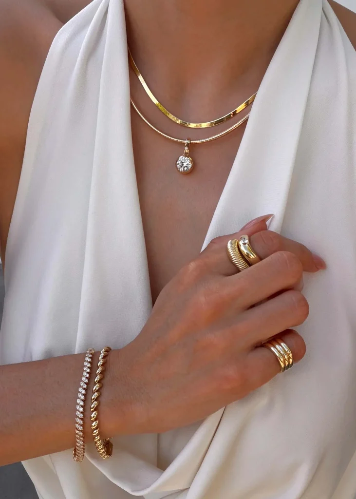 kinn_14k_gold_fine_jewelry_lifestyle_madeleine_pendat_madison_necklace_petite_hampshire_house_relic_locket_donna_ring-3